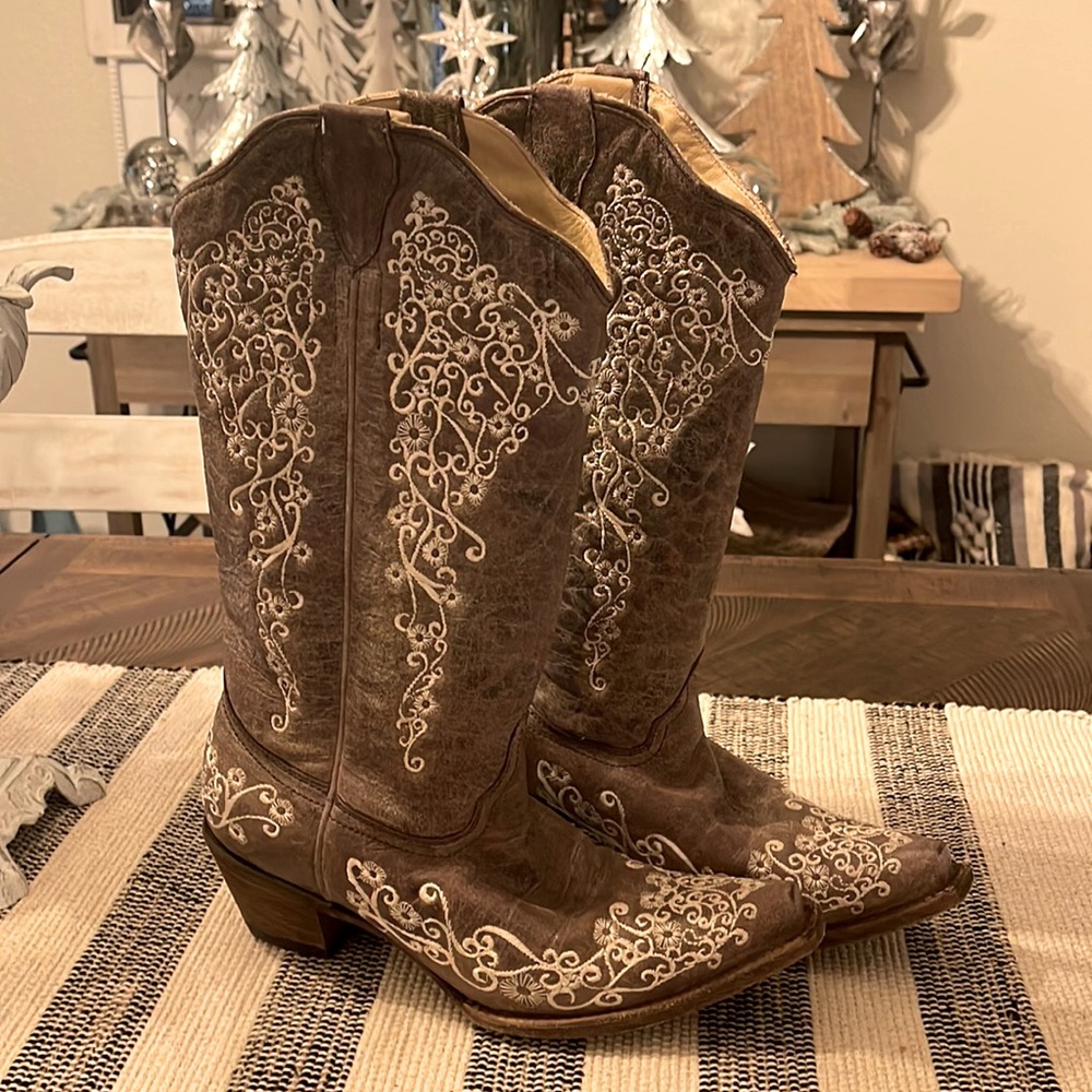 🔥🔥🔥Corral Crater With Bone Embroidery Cowgirl Boots Snip Toe Size 9 1/2 M
